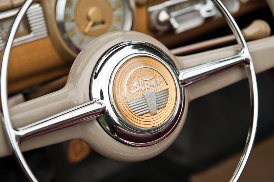  Ford DeLuxe Sportsman 1947 года  (фото 13 из 25)